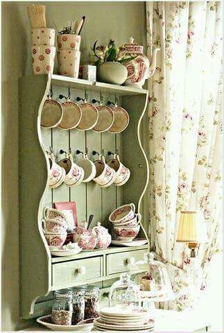 Arredamento interni sala da pranzo in stile shabby chic