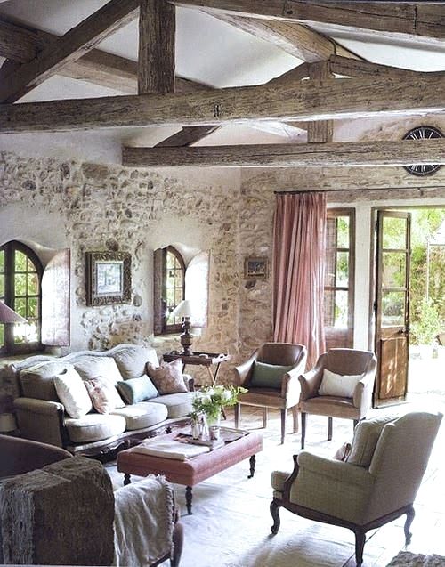 Poltrone e divano in stile provenzale