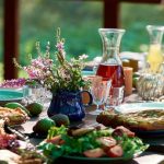 Come apparecchiare la tavola di Ferragosto: strategie a tavola