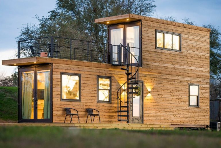 Cool-River”-Helm™-model-Container-Home-12-minutes-to-Magnolia_Baylor-Minicase-in-affitto-a-Waco_-Te