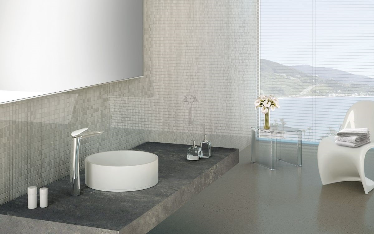 bagno moderno con rubinetteria