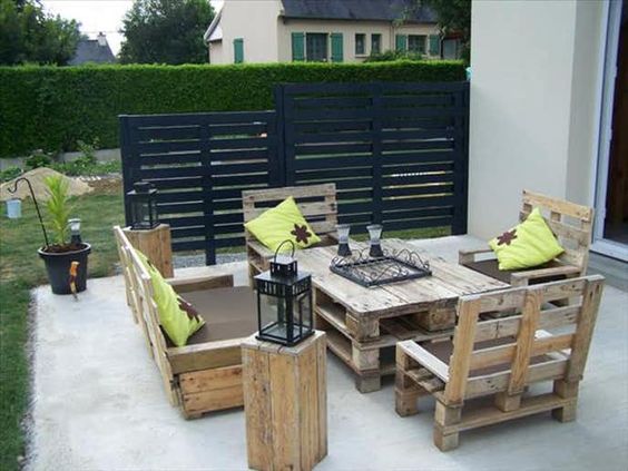 tavoli e sedie esterni in legno