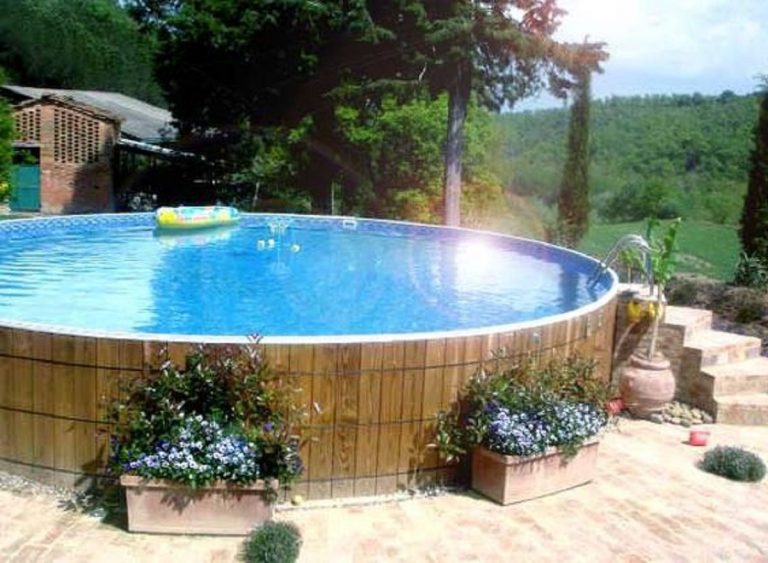 piscina con rivesimento