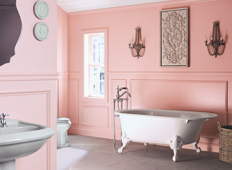 Vasca freestanding in bagno rosa antico