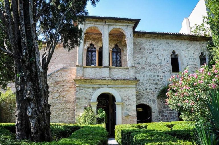 Arquà Petrarca, uno dei borghi piú belli d'Italia immerso nel Parco dei Colli Euganei