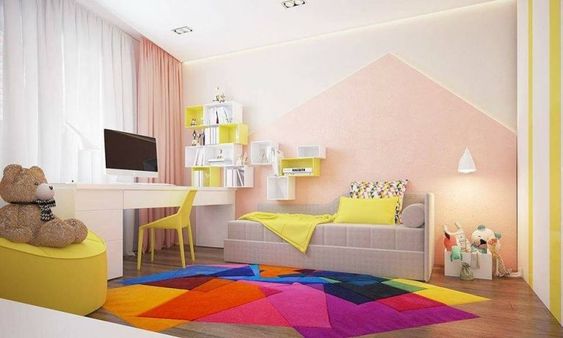 cameretta per bambini con tappeto colorato