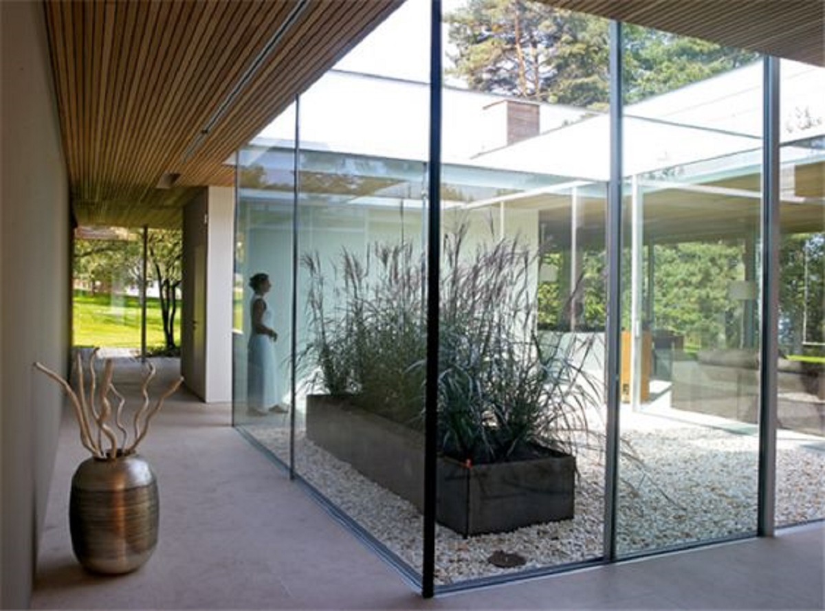 vetrate scorrevoli per le finestre per giardini interni