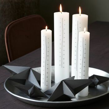 candele dell'avvento bianche e nere
