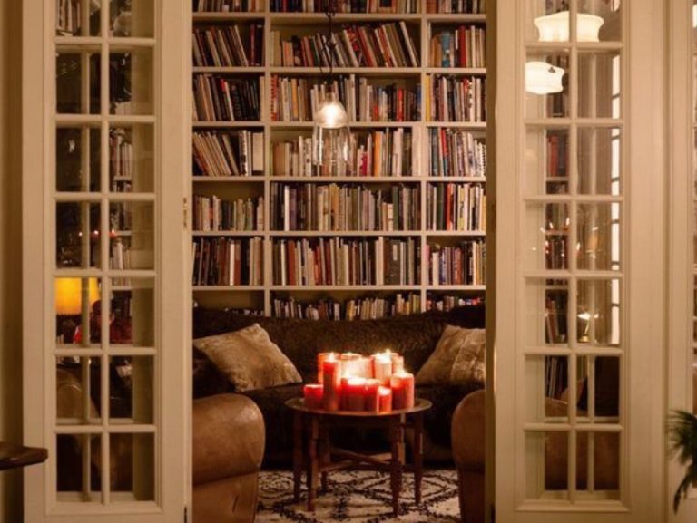 libreria in casa accogliente