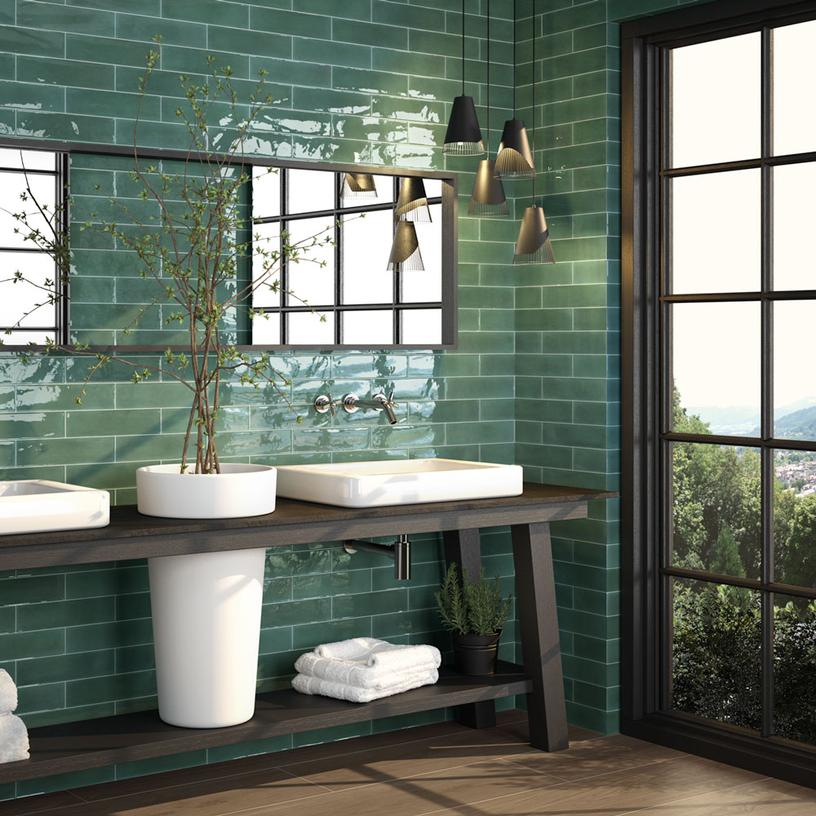 bagno con piastrelle verde persiano