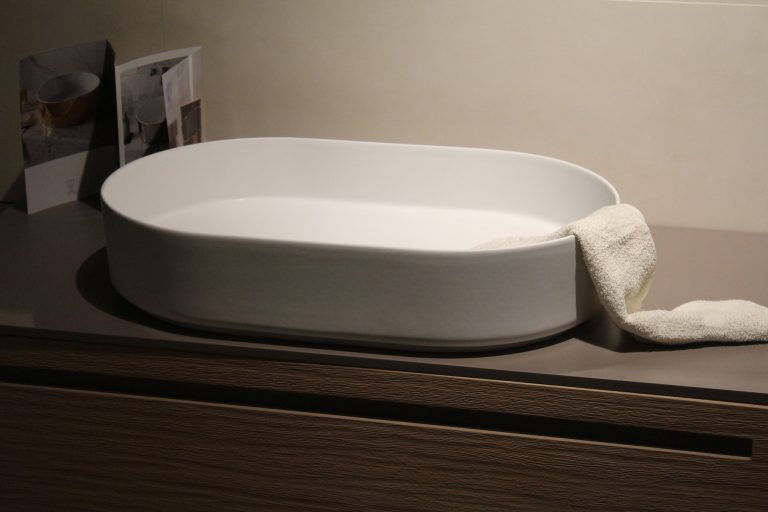 Lavabo ovale per bagno: come integrarlo con l'arredamento