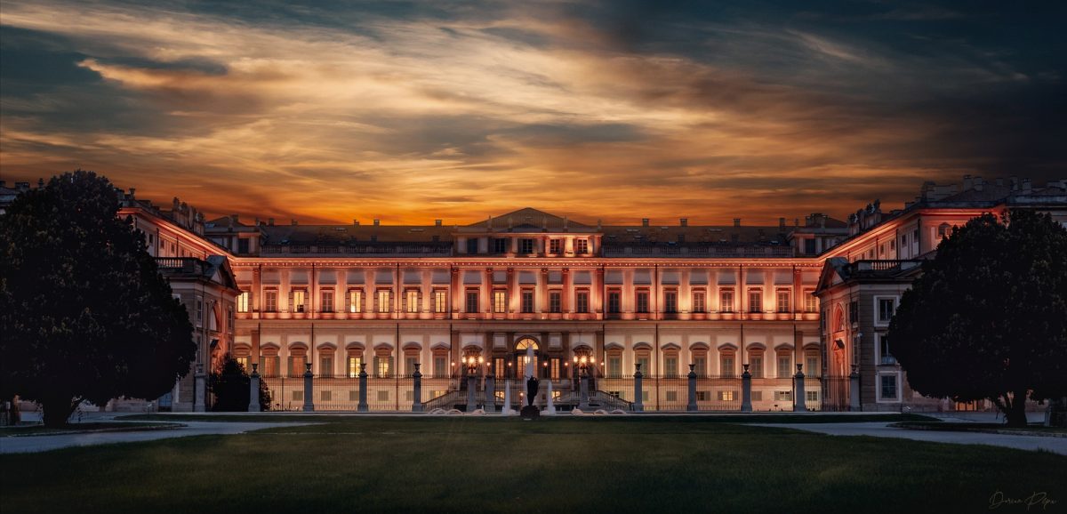 reggia di monza di notte