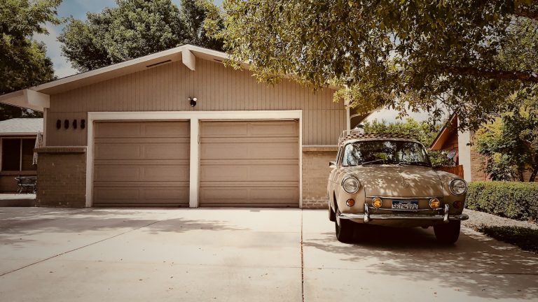 garage in metallo