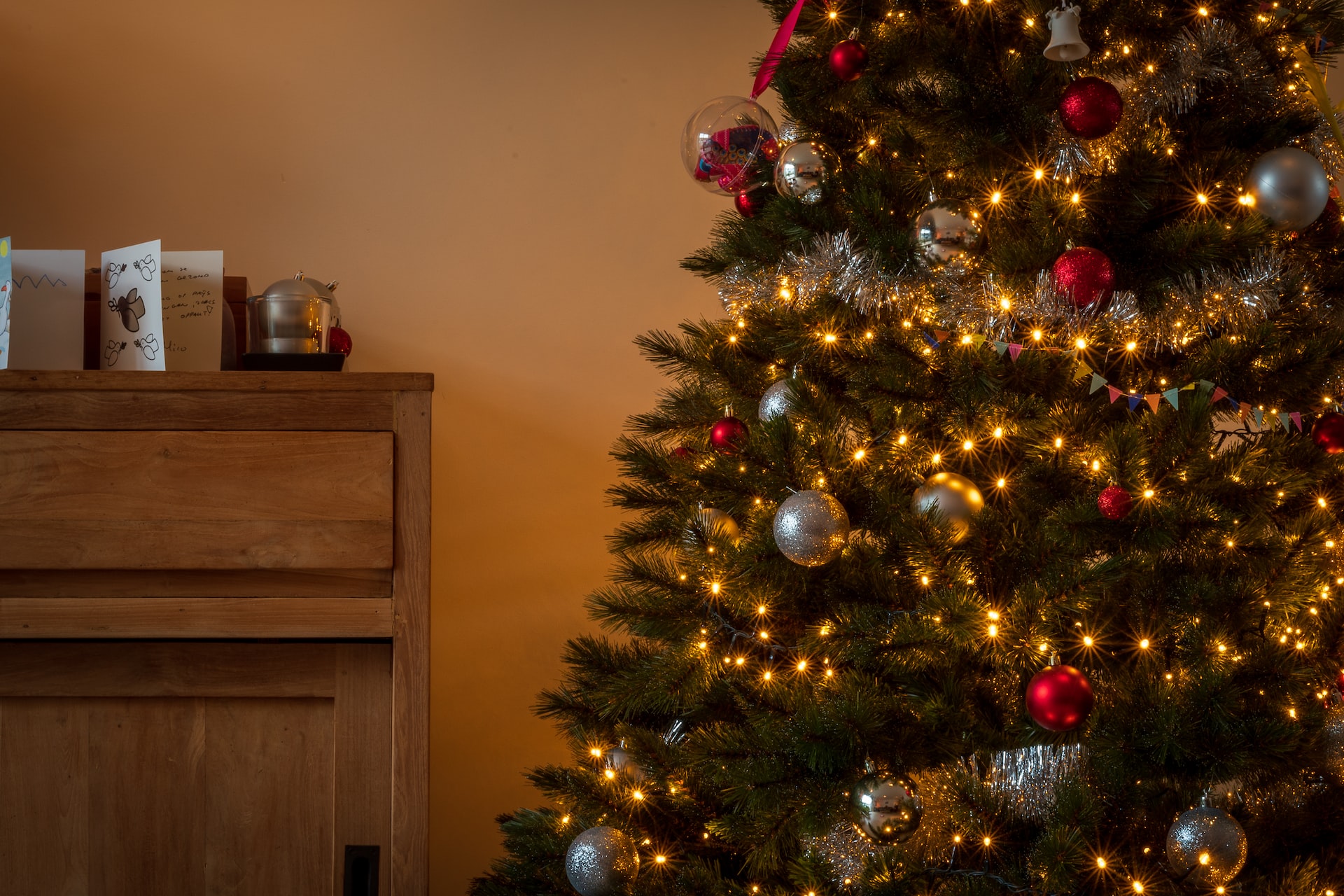 quanto costa accendere l'albero di Natale casa