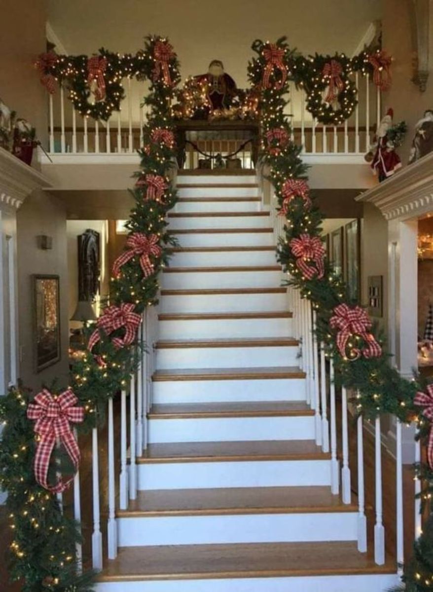 Come decorare le scale per Natale idee