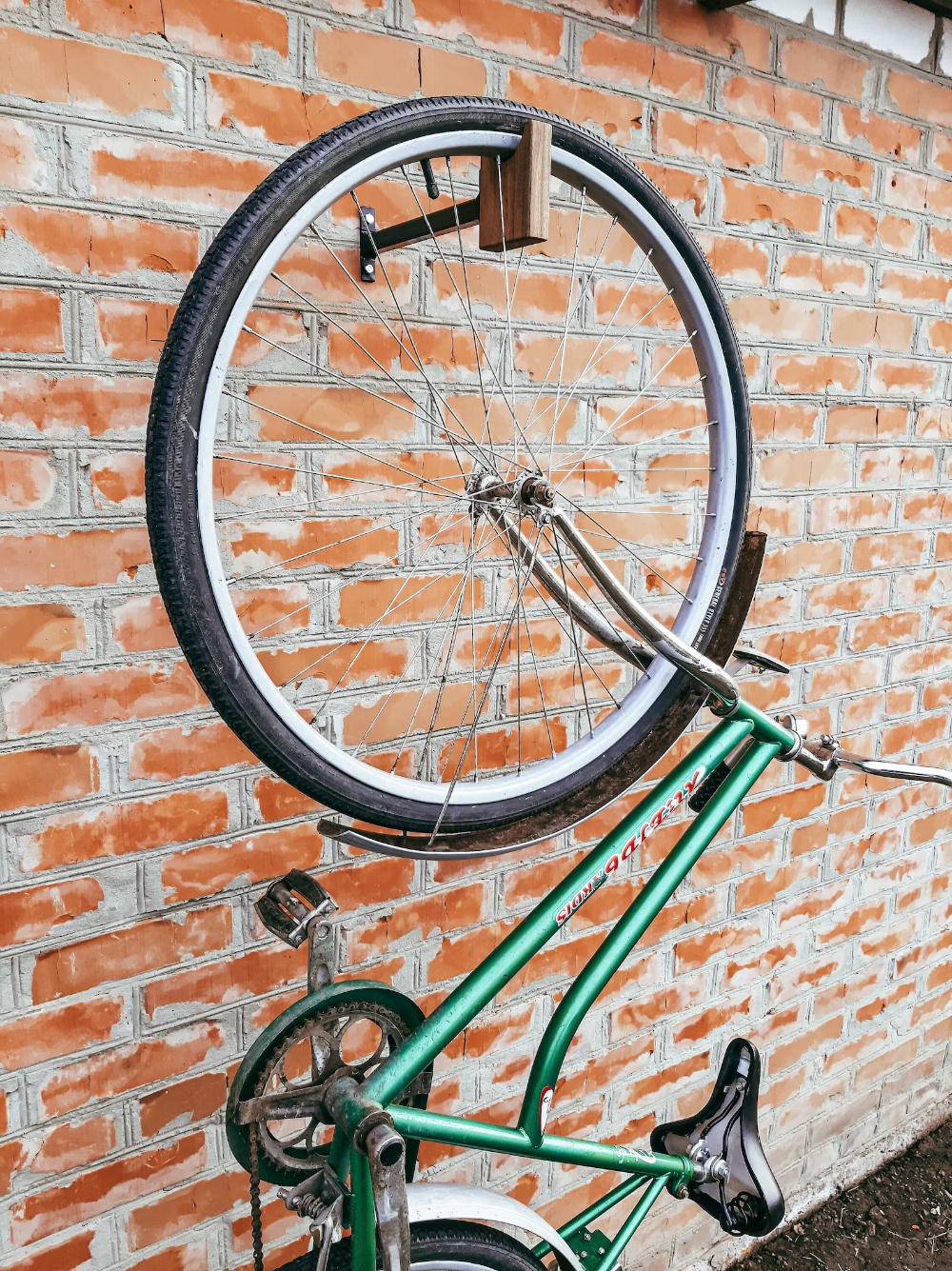 come appendere una bici al muro guida