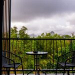 come proteggere balcone dalla pioggia