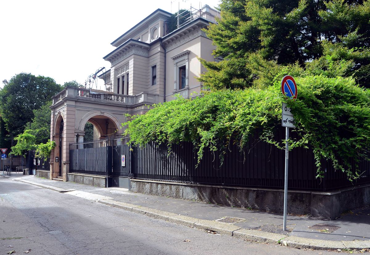 casa di pier silvio berlusconi a milano