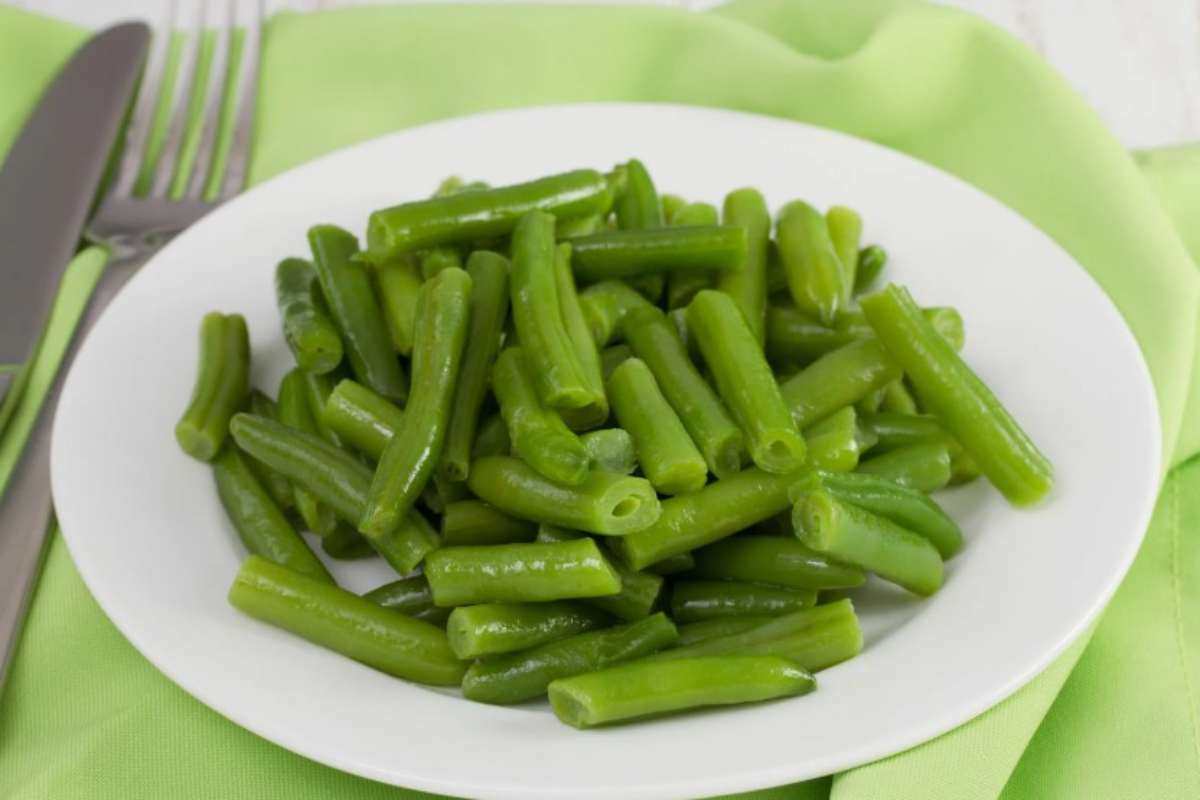 Preparazione fagiolini lessi
